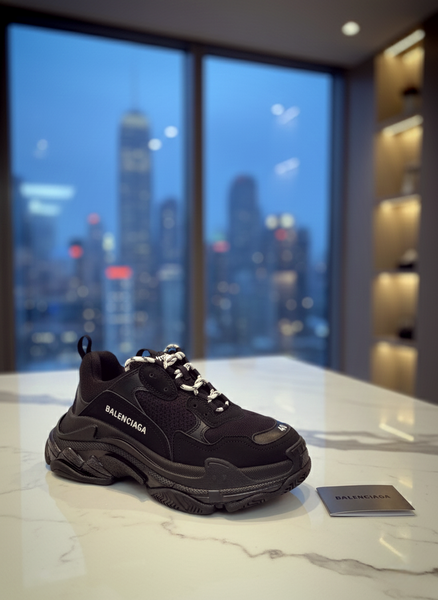 Vand Balenciaga triple X marimea 40