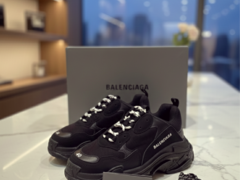 Vand Balenciaga triple X marimea 40